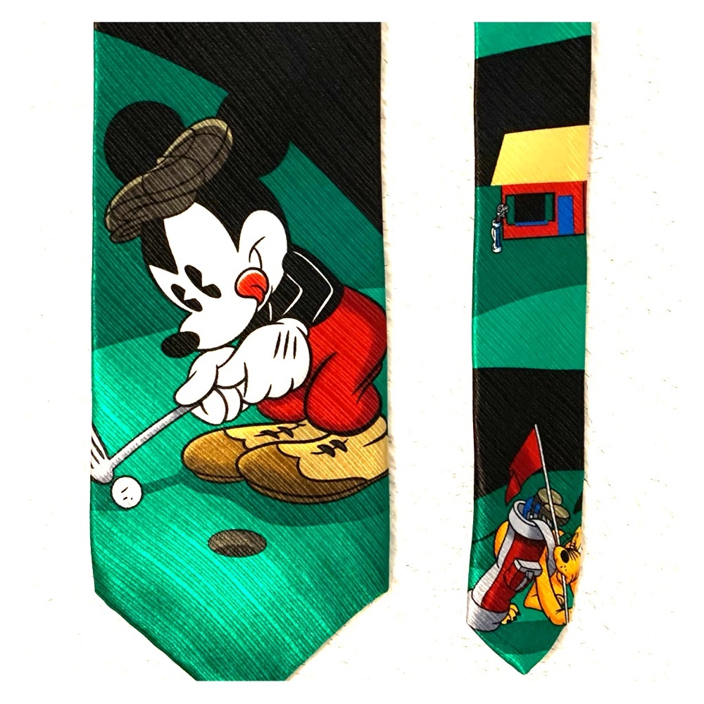 Mickey Mouse & Pluto Play Golf